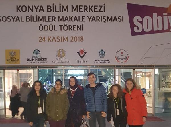 Türkiye Liseler Arası Makale Yarışmasında Medya ve İletişim alanında Gökçe PAZARCIKLI Türkiye 3. sü oldu. 